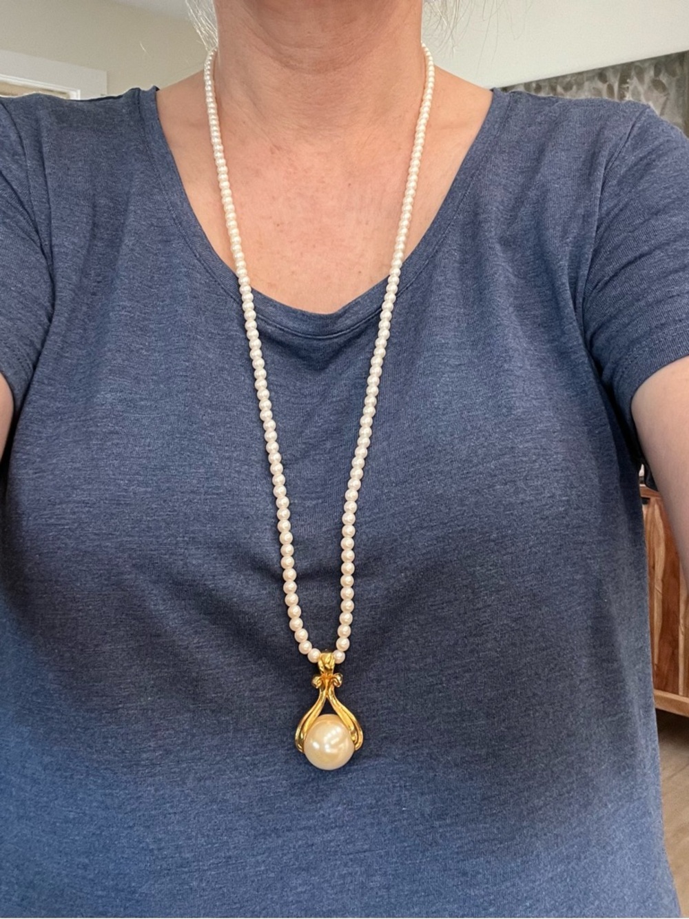 1990’s Vintage Avon "Pearlesque Elegance" Faux Pearl Pendant Necklace